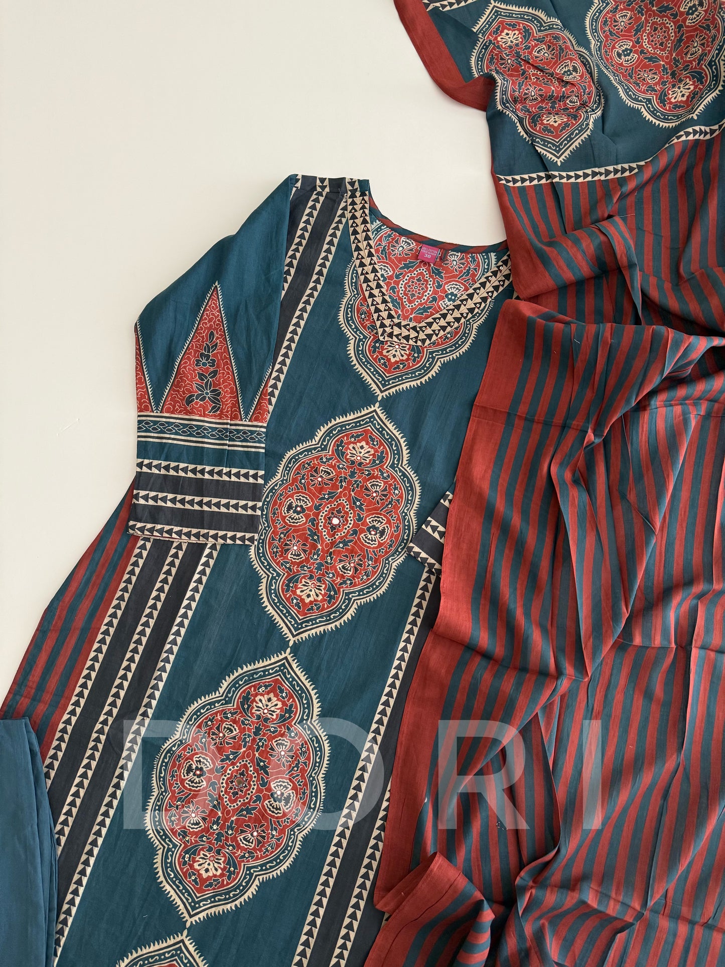 Naina suit set