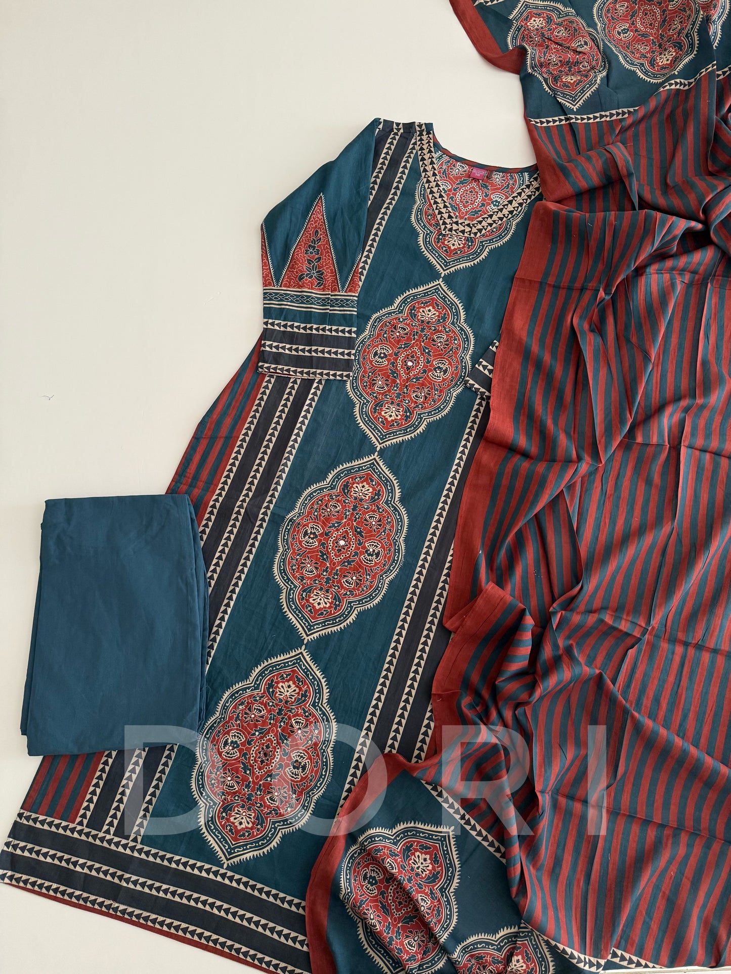 Naina suit set