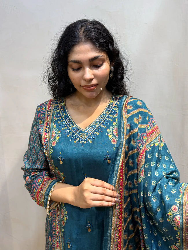 Nazakat Suit Set Main Image