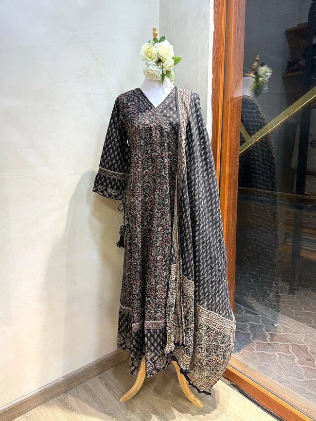 Vivid suit set Hover Image