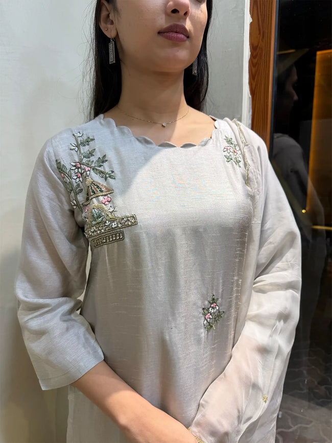 Dola silk handwork suit set Main Image