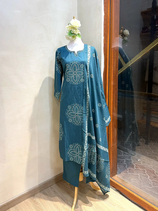 Aura suit set Hover Image