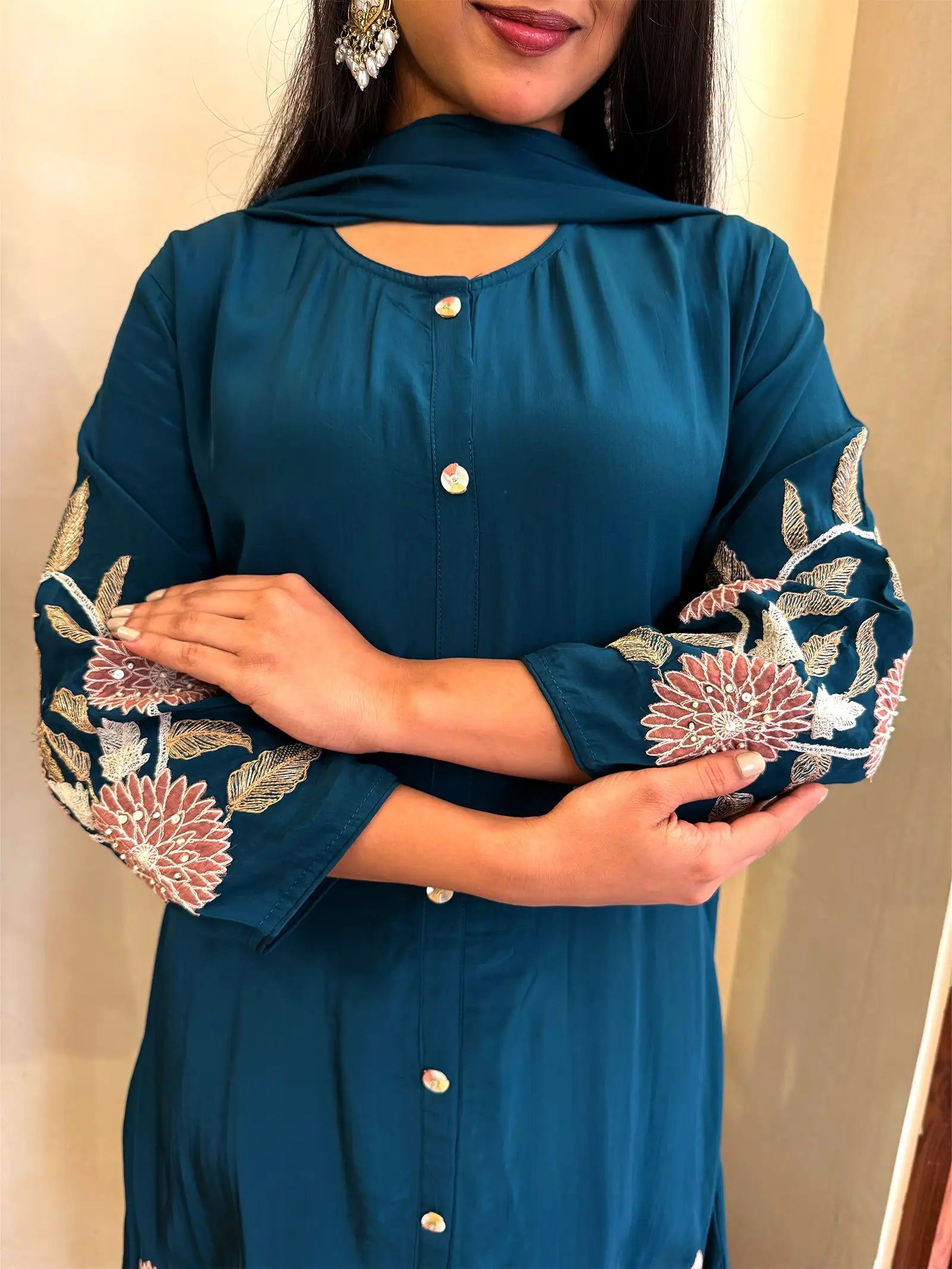 Riwayaat suit set