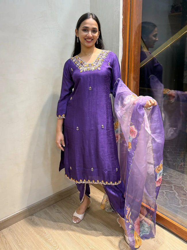 Ishita suit set Hover Image