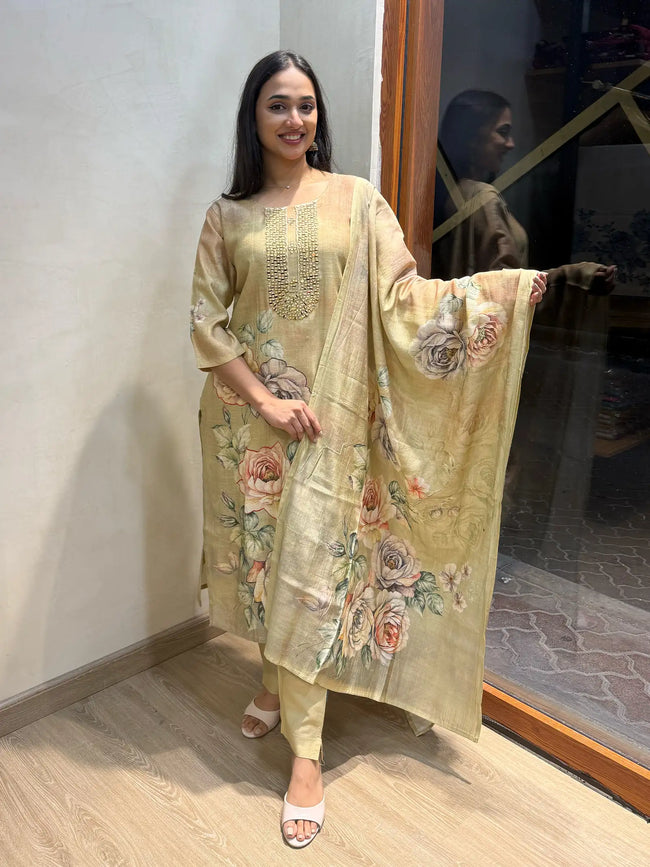 Paru suit set Hover Image