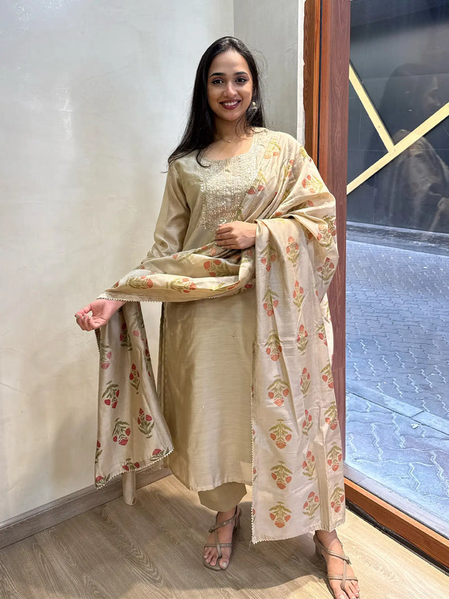 Sanam suit set Hover Image