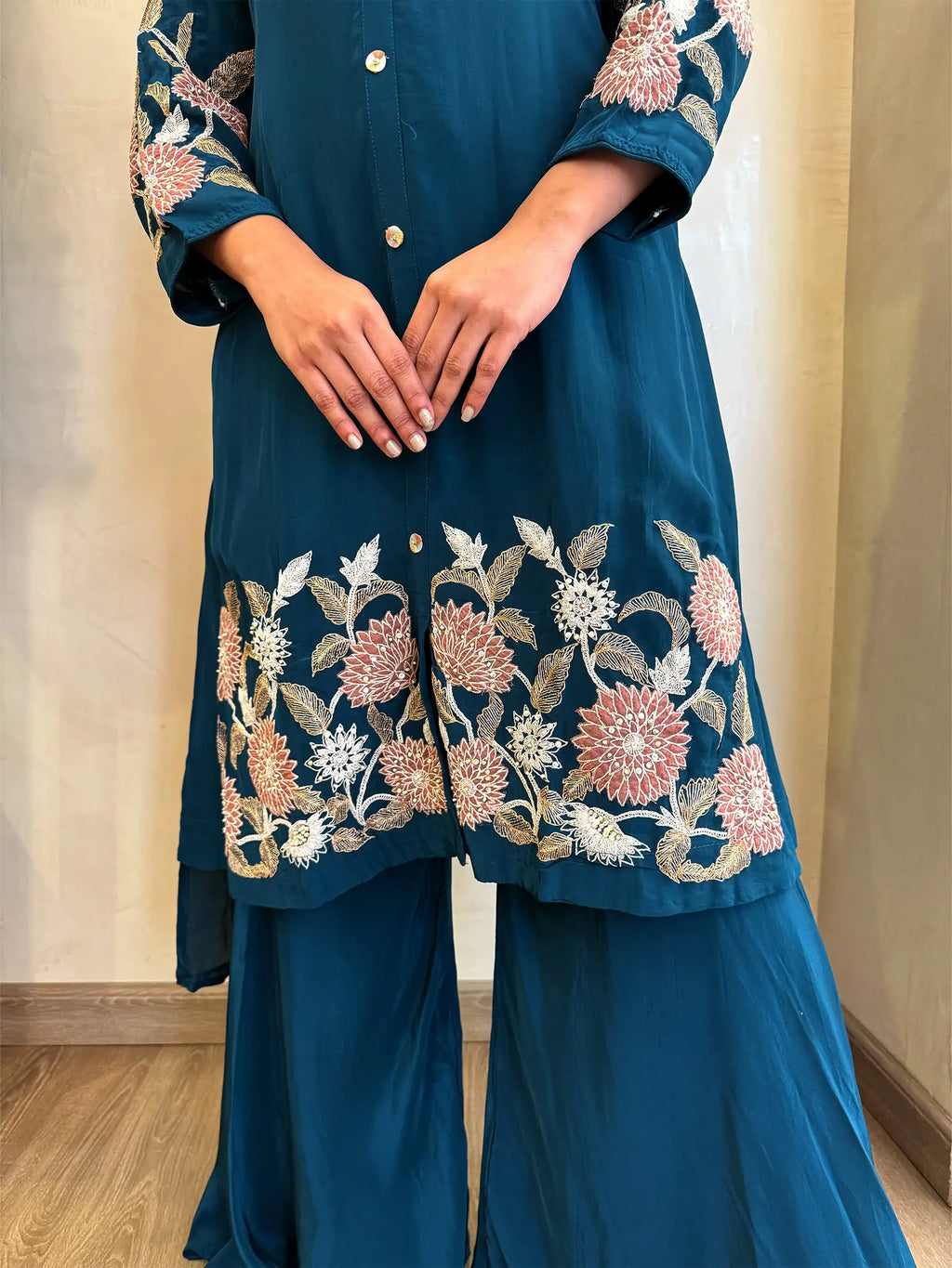 Riwayaat suit set