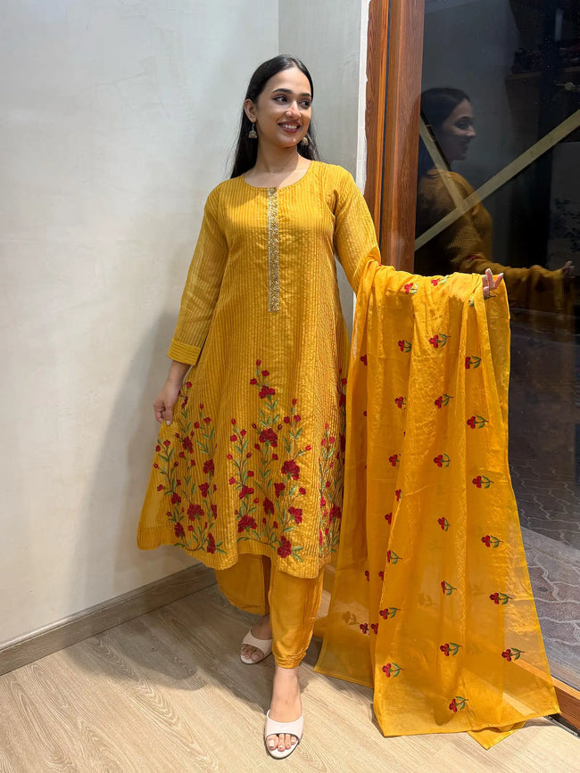 Mul chanderi suit set Hover Image