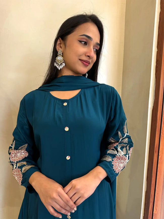 Riwayaat suit set Main Image