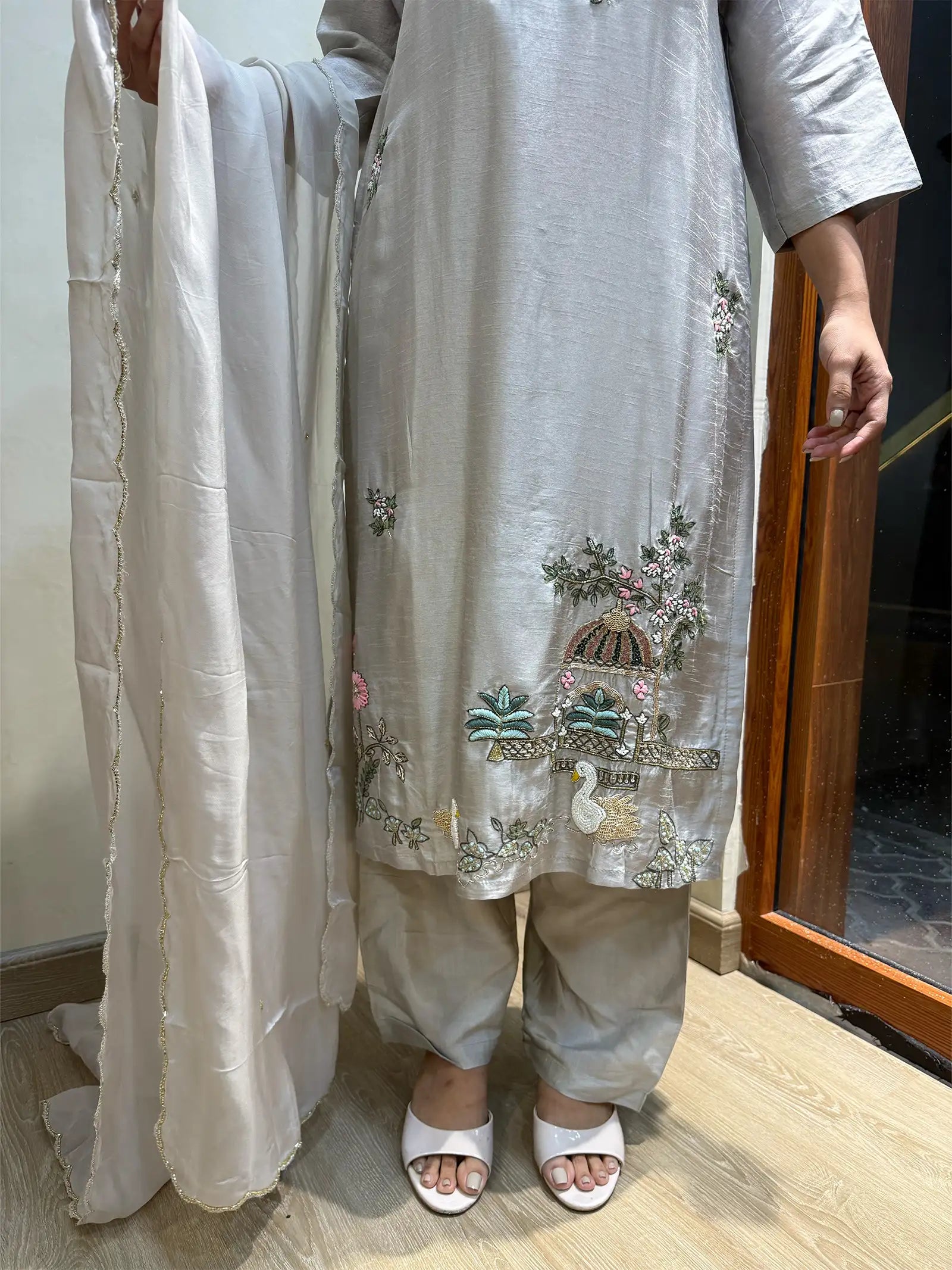 Dola silk handwork suit set