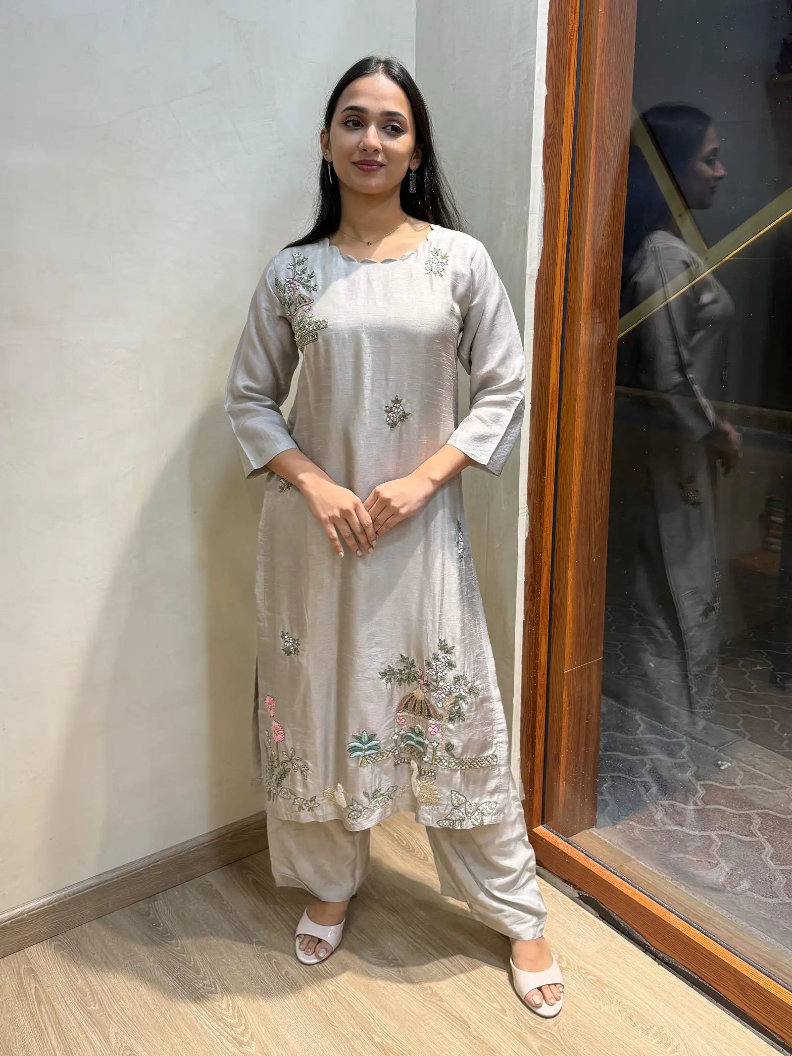 Dola silk handwork suit set