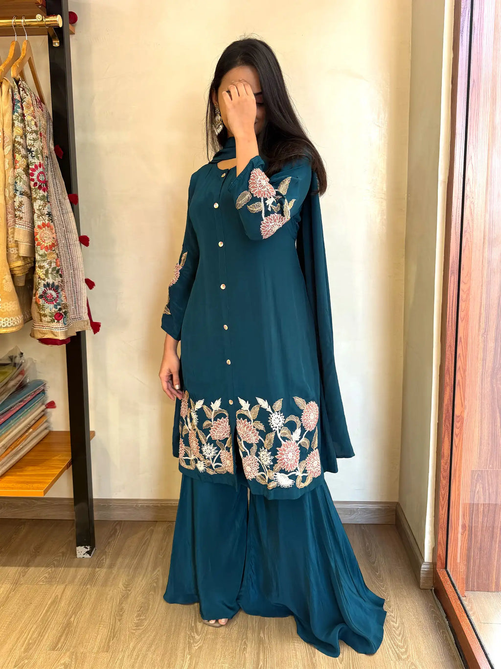 Riwayaat suit set