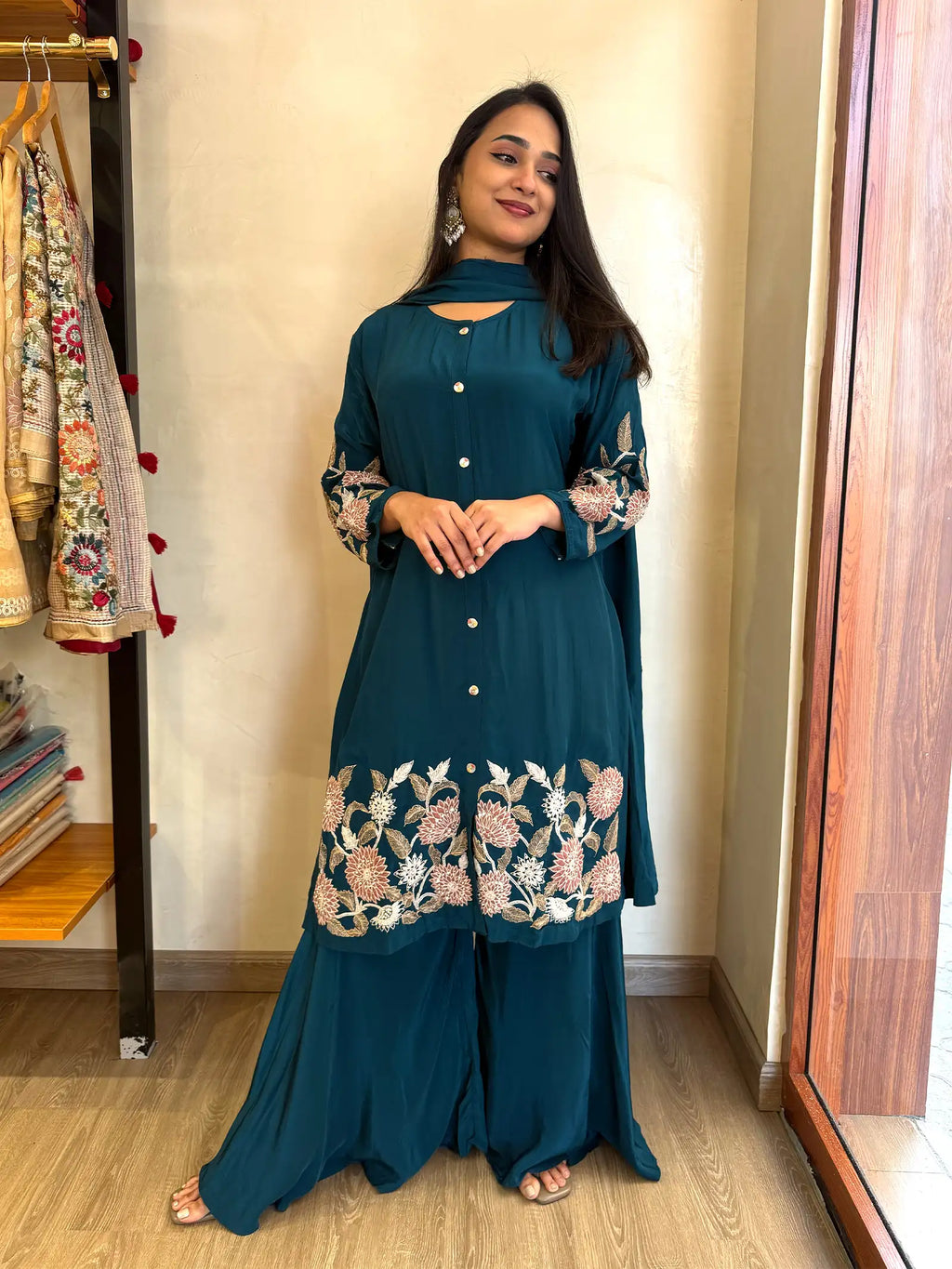 Riwayaat suit set
