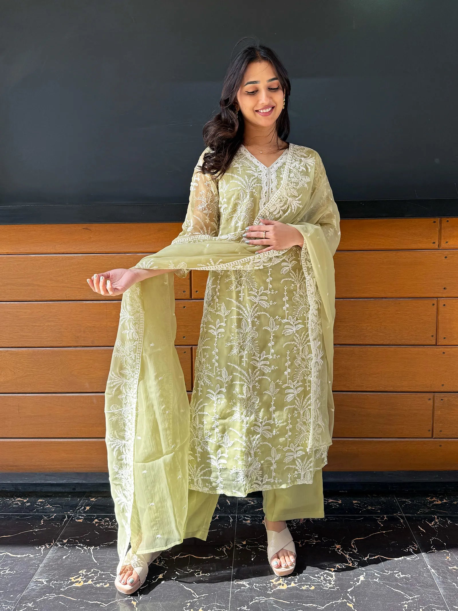 Chinnon Suit Set