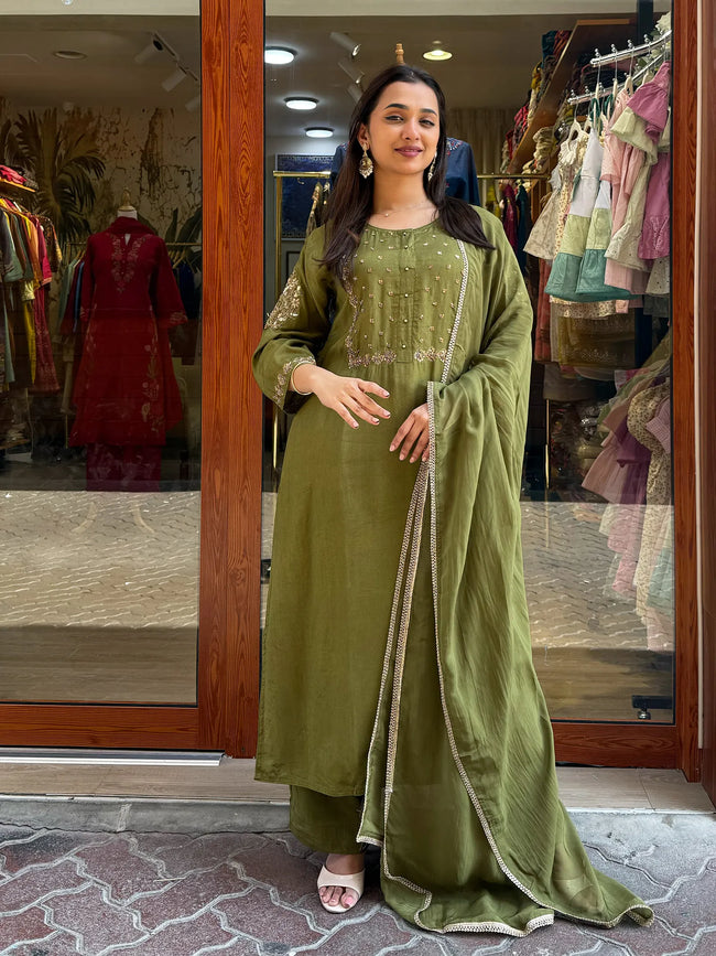 Russian Silk Handwork Suit Main Image