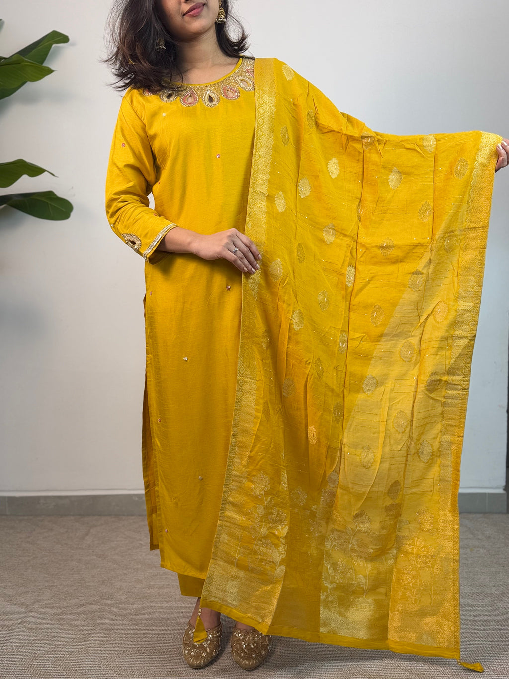 Heena premium Dola silk had work suit