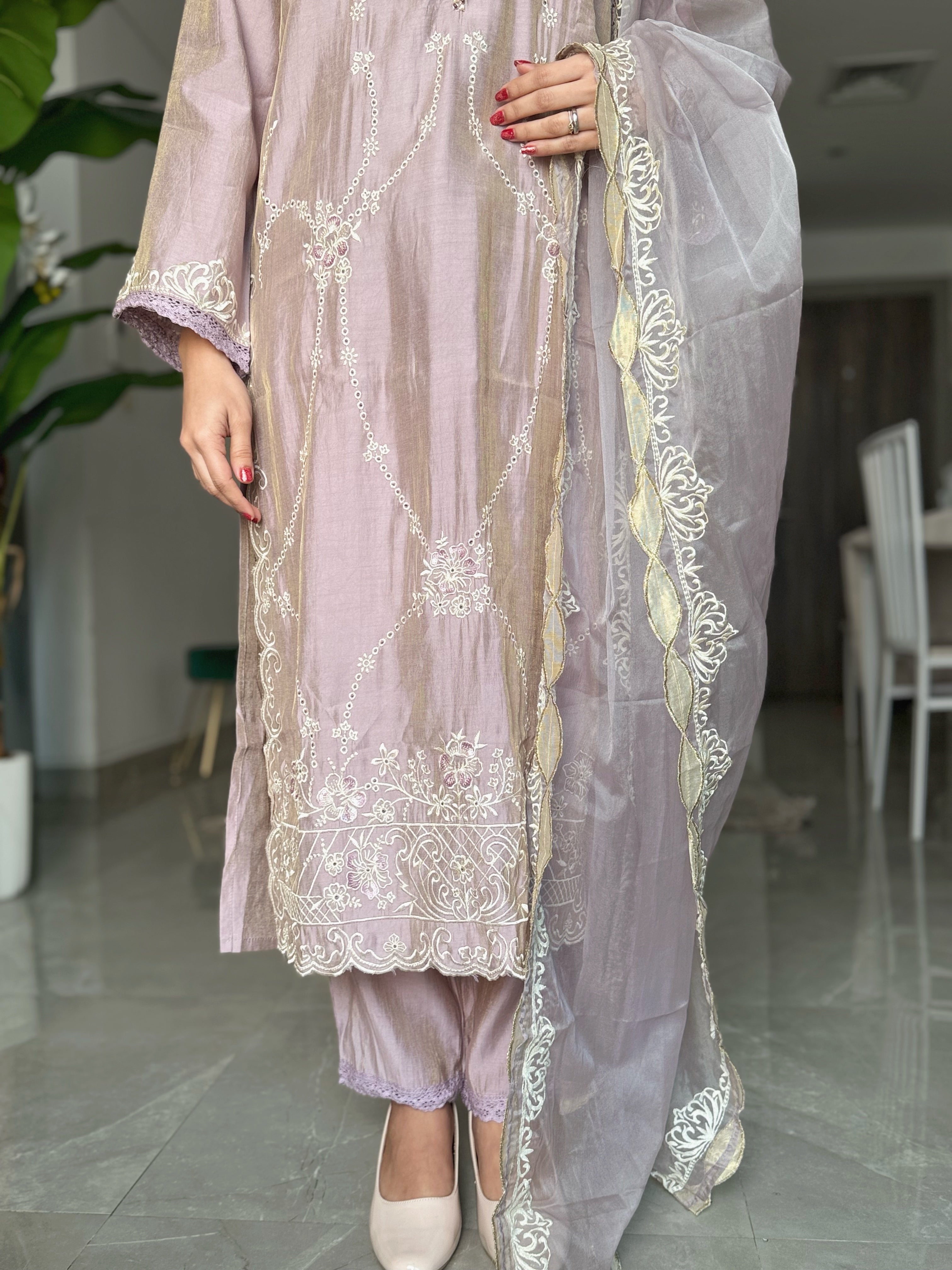 Haneen shimmer silk suit