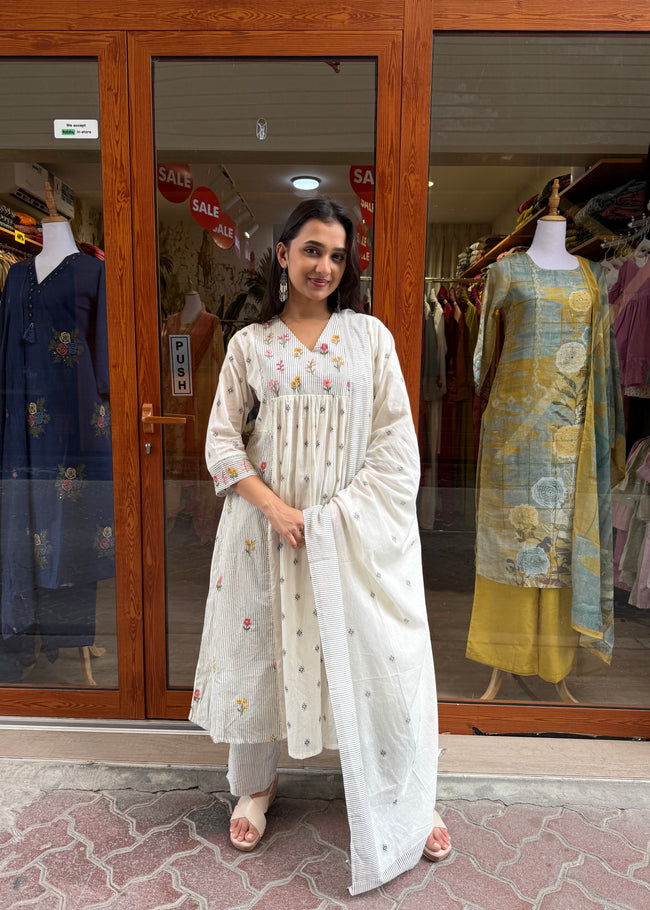 Soft cotton suit set Hover Image