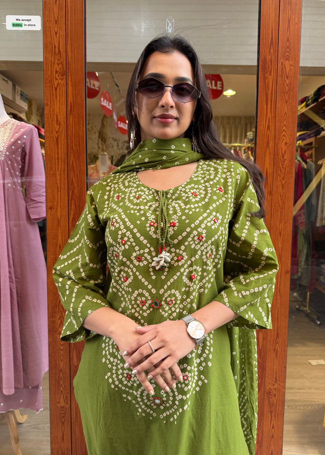Bandhej suit set Main Image
