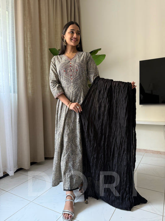 Myra suit set