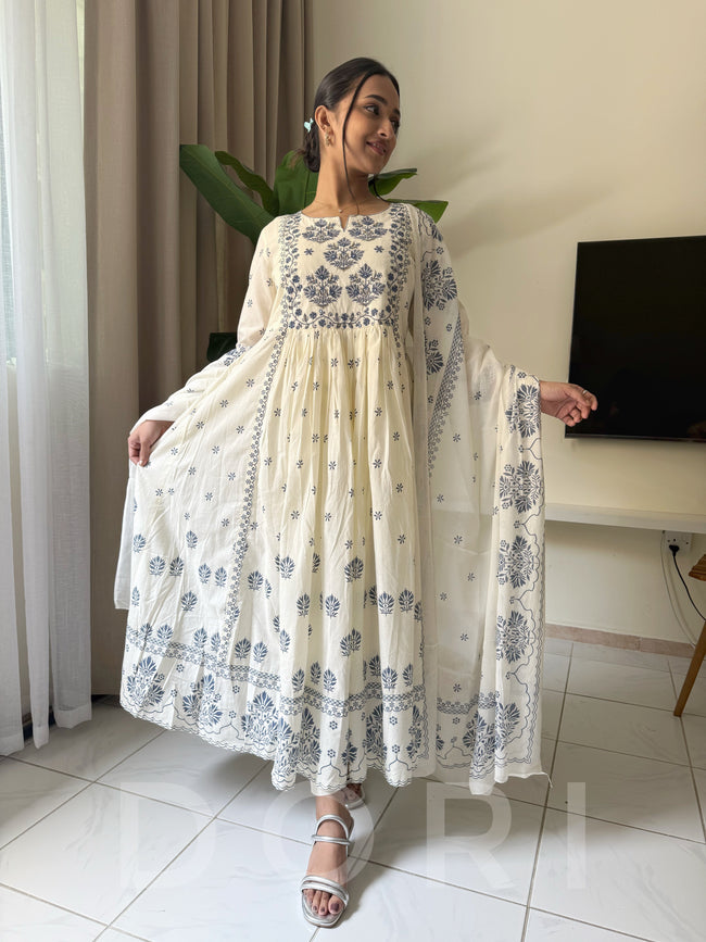 Pari suit set Hover Image